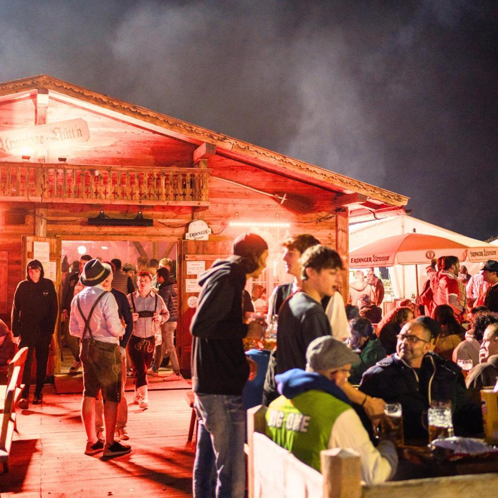 Oktoberfest Wiesn Camp Lodge Munchen Bagian luar foto