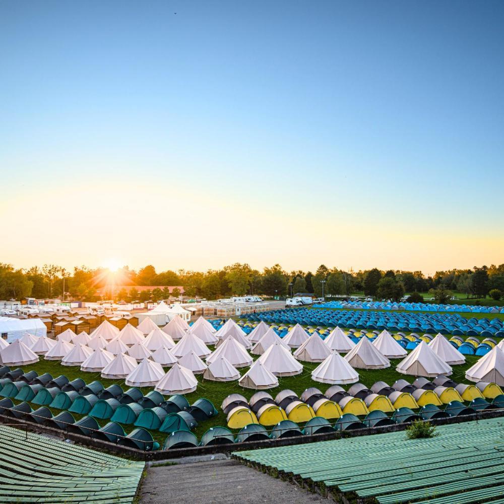 Oktoberfest Wiesn Camp Lodge Munchen Bagian luar foto