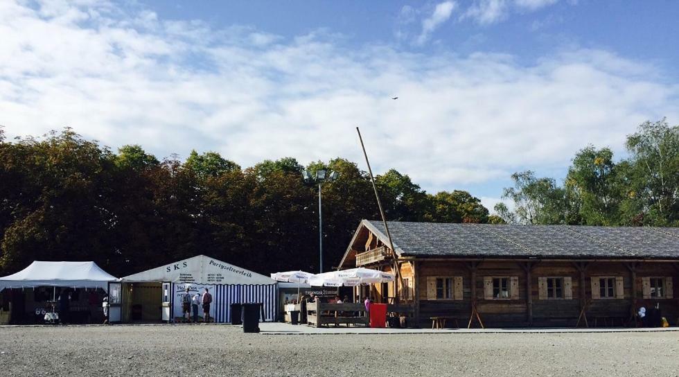 Oktoberfest Wiesn Camp Lodge Munchen Bagian luar foto