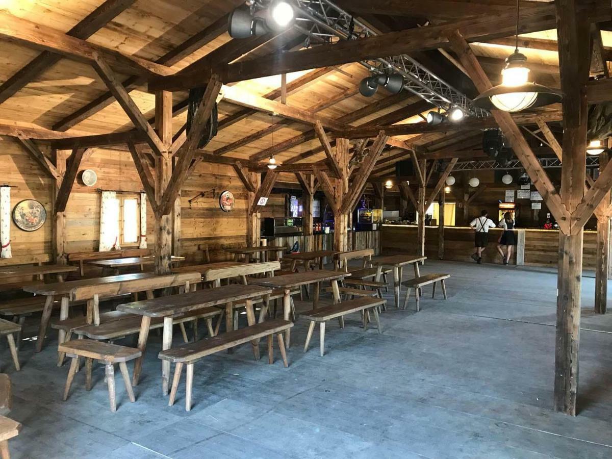 Oktoberfest Wiesn Camp Lodge Munchen Bagian luar foto