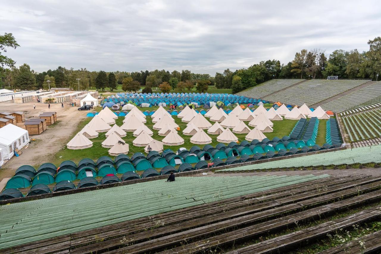 Oktoberfest Wiesn Camp Lodge Munchen Bagian luar foto